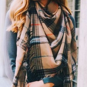 🆕🍁 Last 1! Frayed Check Blanket Scarf in Mocha💕